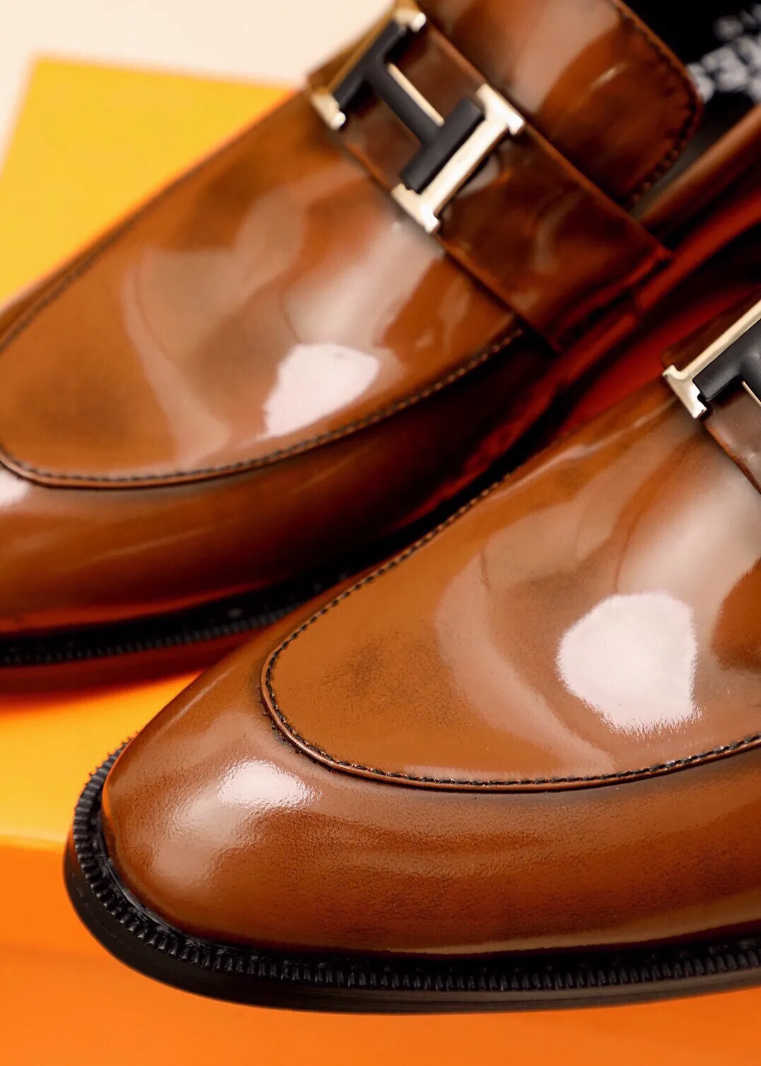 Men's shoes 💰460 💐 Product trademark: HERMES "Hermès" casual leather shoes Regular size: 38-44 (45🉑️customized) Product materials: Selected imported first-layer open edge bead upper + classic hardware buckle, imported water-dyed 🐂 cowhide lining. Strong three-dimensional visual effect, combined outsole Color: 2⃣️colors available